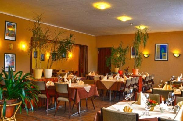 Hotel Restaurant Zur Hexe Überherrn Eksteriør bilde